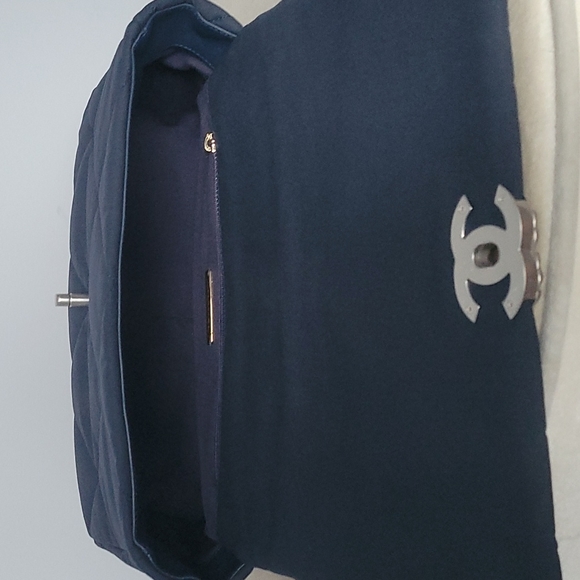 Chanel 19 Large Navy Blue Canvas - Picture 6 of 8